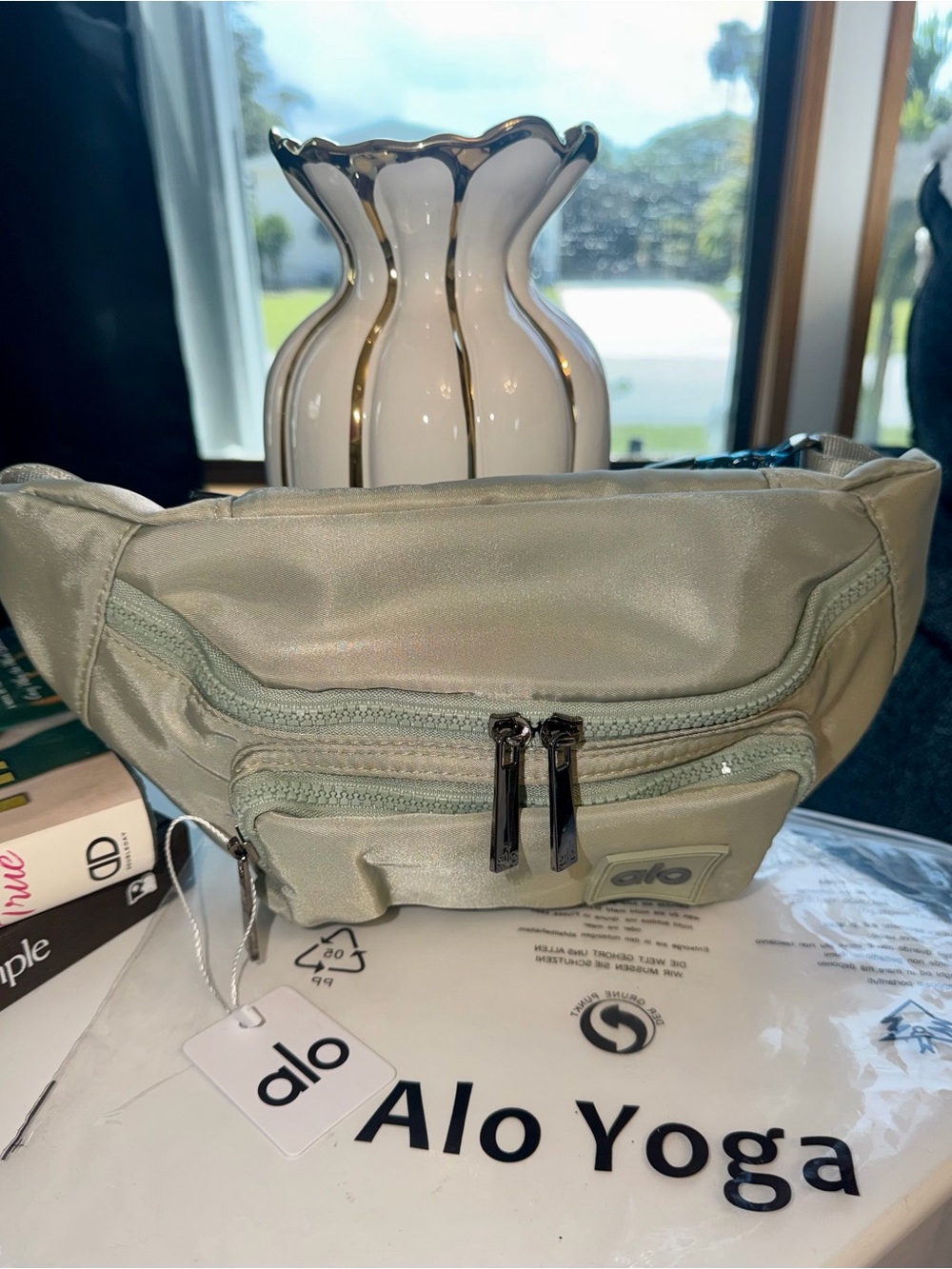 ALO Yoga Light Green Belt Bag / Fanny Pack - Picture 11 of 16